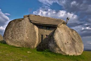 stone-house-portugal