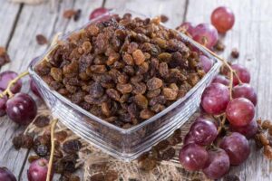 grapes-and-raisins
