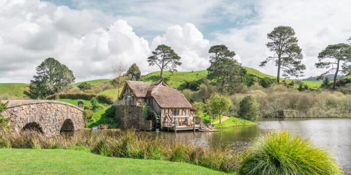 hobbiton-beautiful-places-in-new-zealand