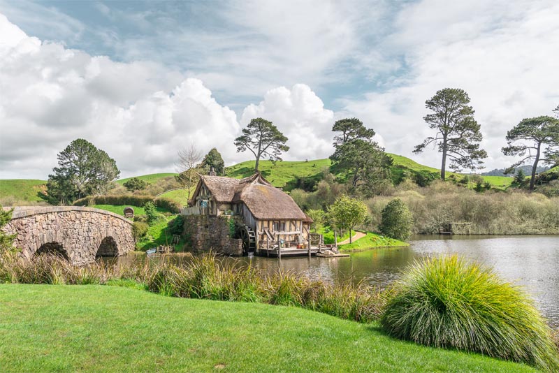 hobbiton-beautiful-places-in-new-zealand
