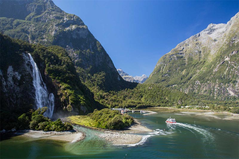 milford-sound-beautiful-places-in-new-zealand