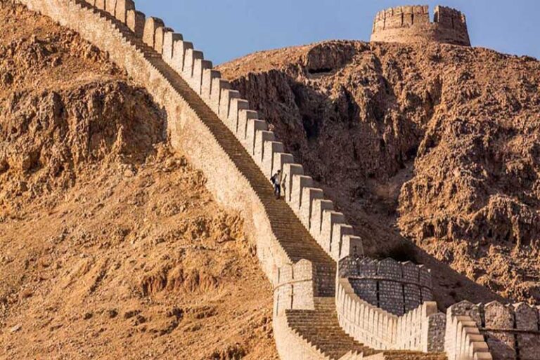 Top 10 most famous walls in the world Depth World