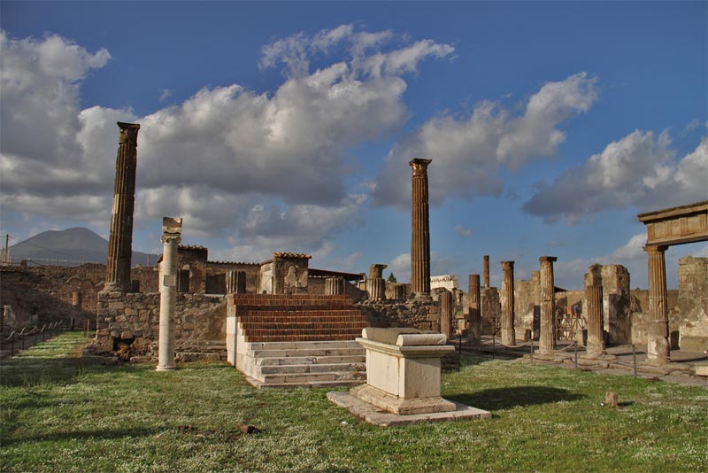 temple-of-apollo-oldest-temples-in-the-world