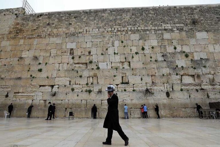 Top 10 most famous walls in the world Depth World