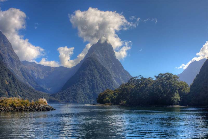 mitre-peak-sea-cliffs