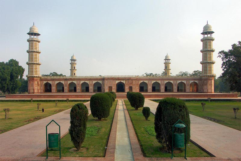 tomb-of-jahangir-pakistan-famous-tombs