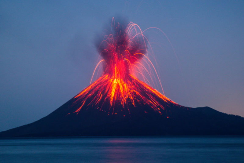 krakatoa-famous-volcanoes