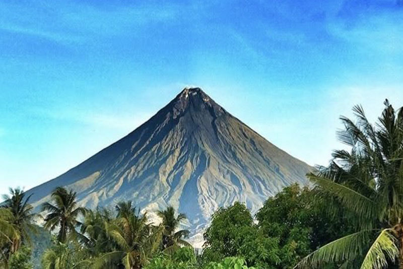 mayon-volcano-famous-volcanoes