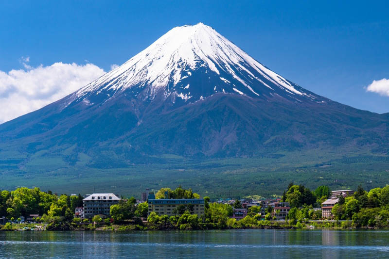 mount-fuji-famous-volcanoes