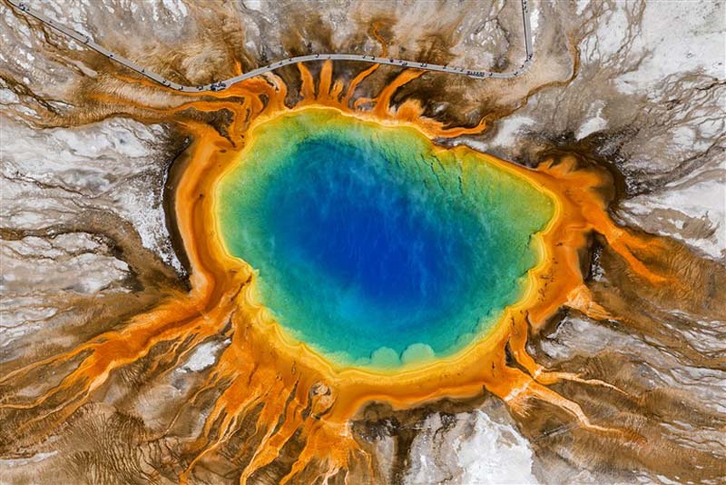 yellowstone-caldera-famous-volcanoes