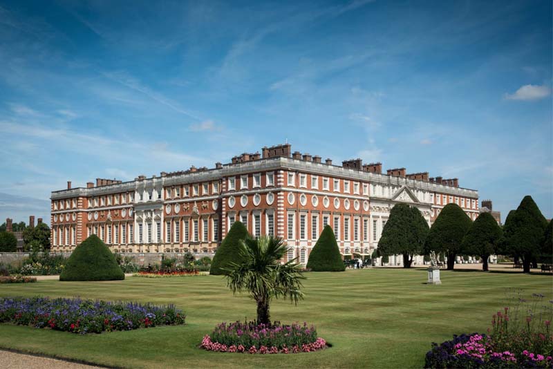 hampton-court-palace-largest-palace