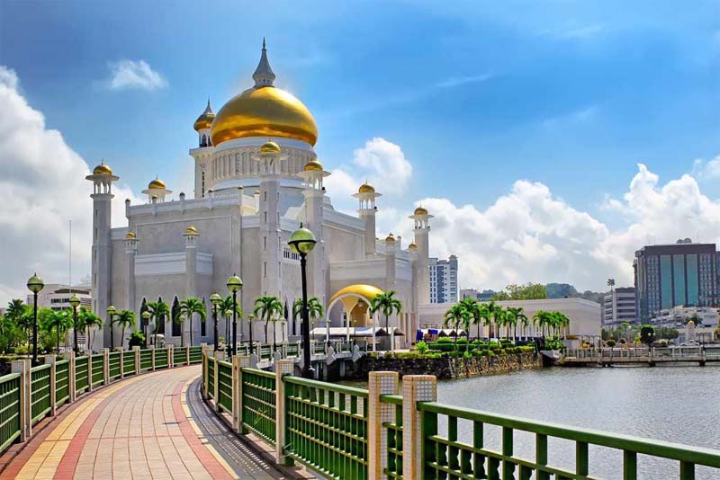 Istana-nurul-Iman-largest-palaces