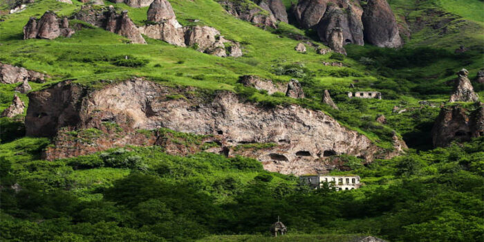 khndzoresk-cave-village