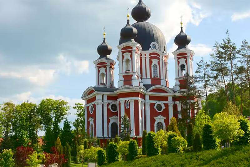 Splendid-monasteries-in-Moldova