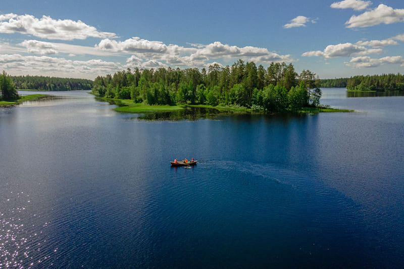 A-lot-of-lakes-within-its-borders