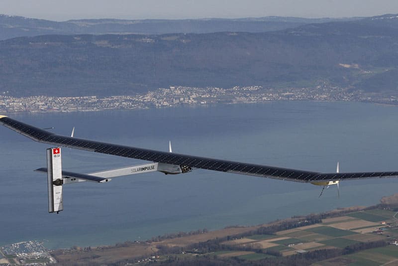 Solar-powered-Airplane