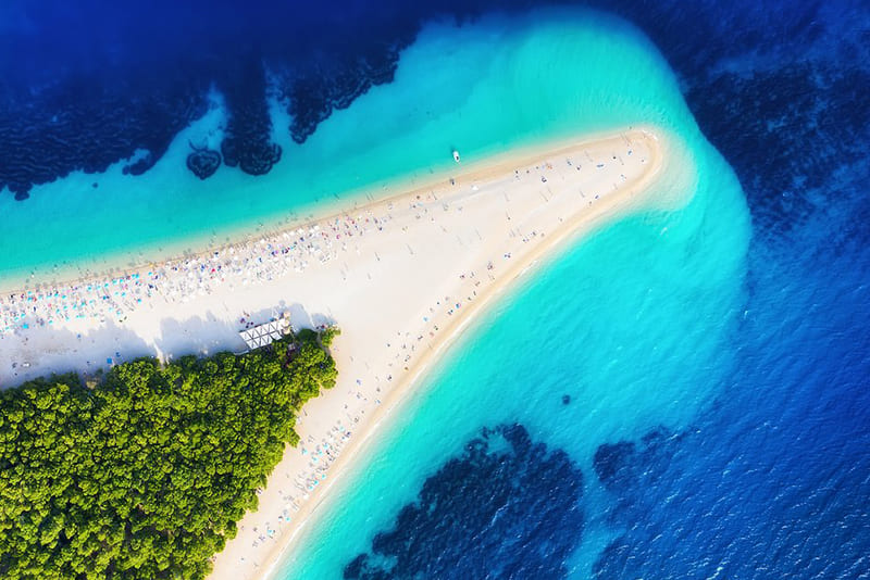the-island-of-brac-has-a-incredible-beach-that-changes-its-shape-after-the-winds